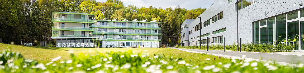 Blick auf das Studierendenwohnheim und Haus 16