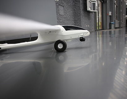 ein weißes Flugzeug