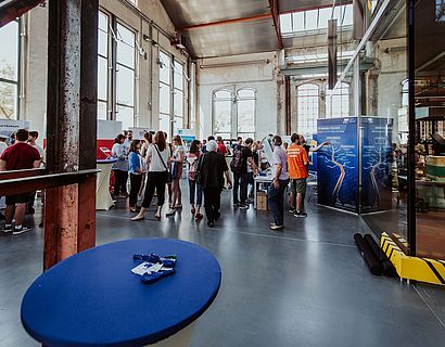 Foto Hochschulinformationstag 2018 Halle 14 Eingangsbereich