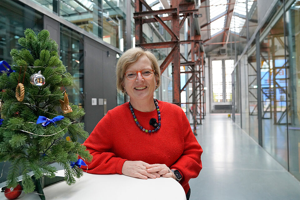 Prof. Ulrike Tippe in ihrem Weihnachtsgruß